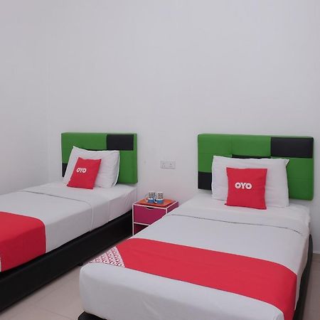 Oyo 90005 Dc Villa Guest House Kuala Rompin Bagian luar foto