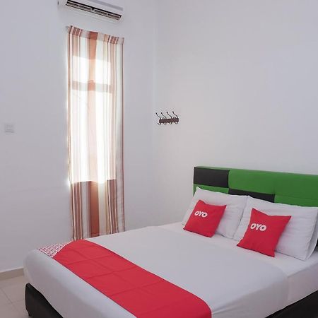 Oyo 90005 Dc Villa Guest House Kuala Rompin Bagian luar foto
