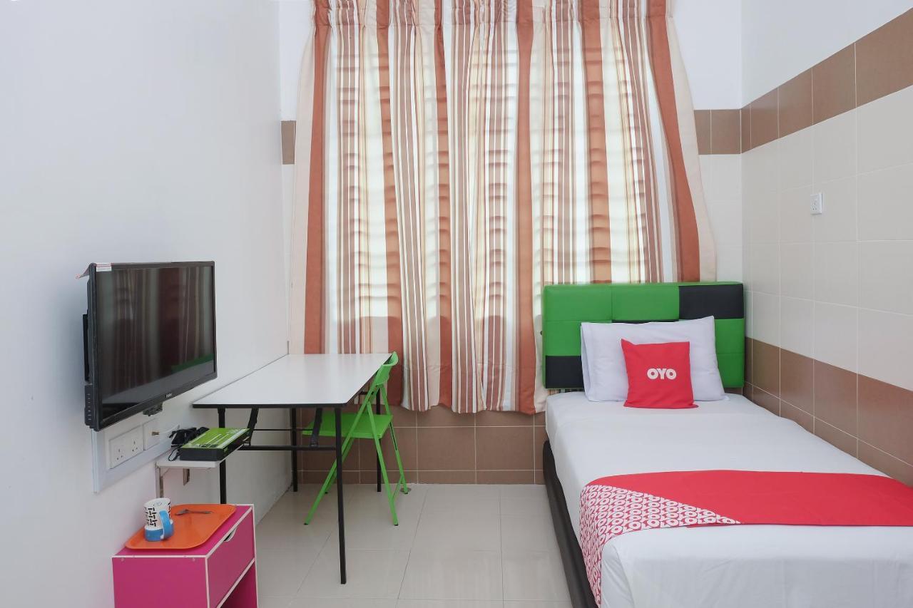 Oyo 90005 Dc Villa Guest House Kuala Rompin Bagian luar foto
