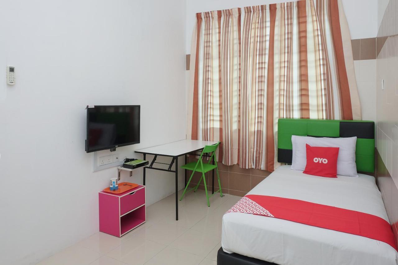 Oyo 90005 Dc Villa Guest House Kuala Rompin Bagian luar foto