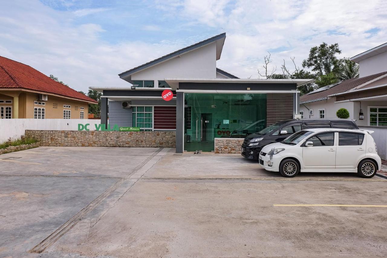 Oyo 90005 Dc Villa Guest House Kuala Rompin Bagian luar foto