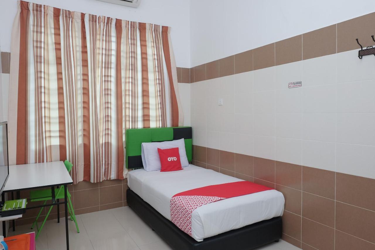 Oyo 90005 Dc Villa Guest House Kuala Rompin Bagian luar foto