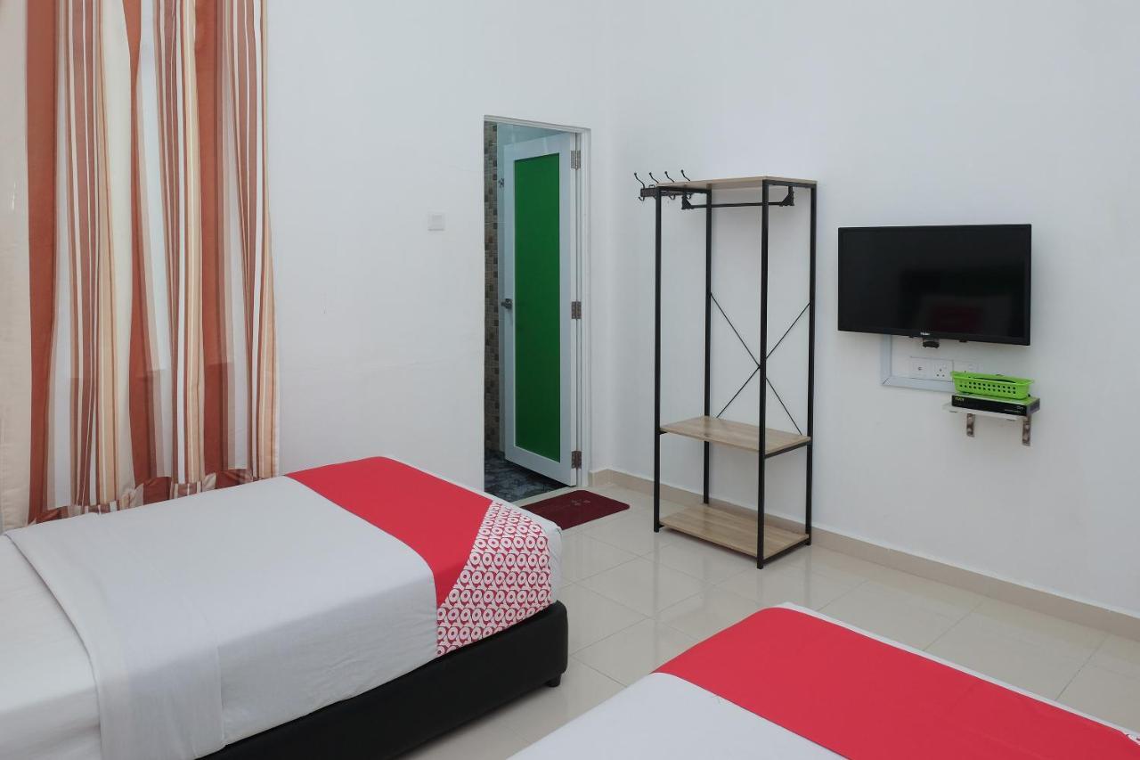 Oyo 90005 Dc Villa Guest House Kuala Rompin Bagian luar foto