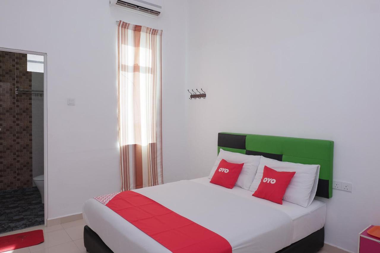 Oyo 90005 Dc Villa Guest House Kuala Rompin Bagian luar foto