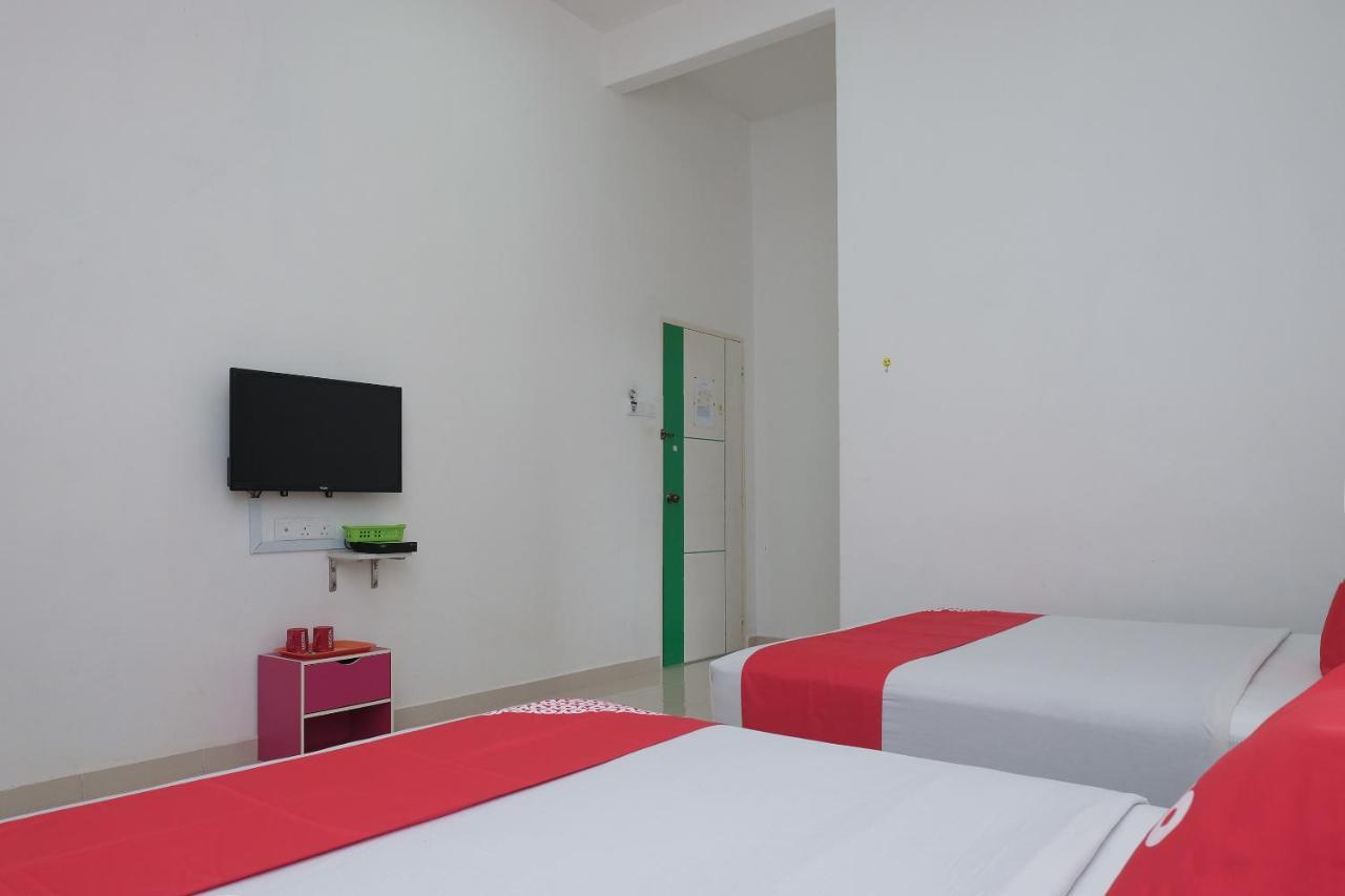 Oyo 90005 Dc Villa Guest House Kuala Rompin Bagian luar foto