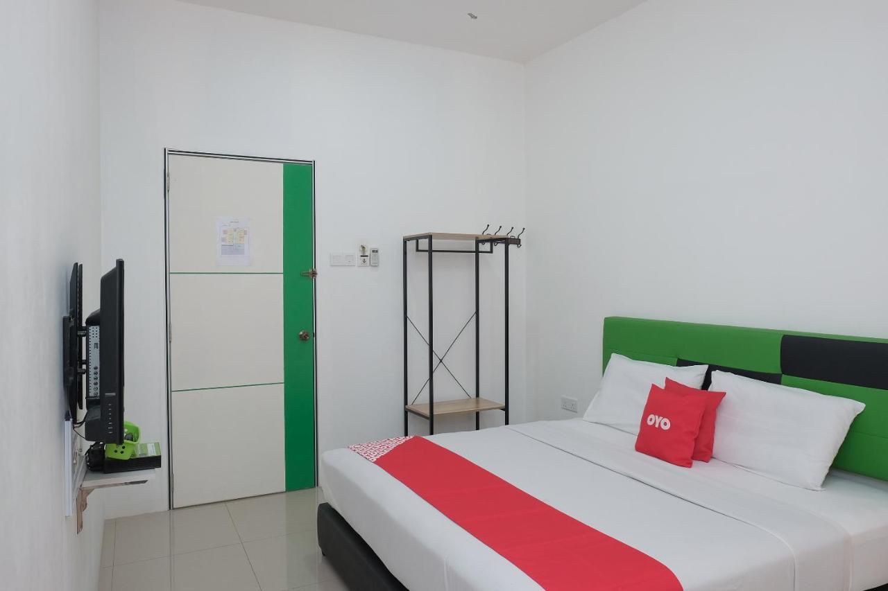 Oyo 90005 Dc Villa Guest House Kuala Rompin Bagian luar foto