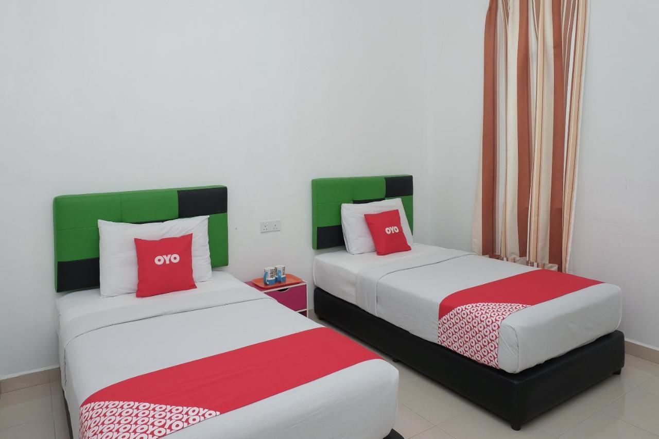 Oyo 90005 Dc Villa Guest House Kuala Rompin Bagian luar foto
